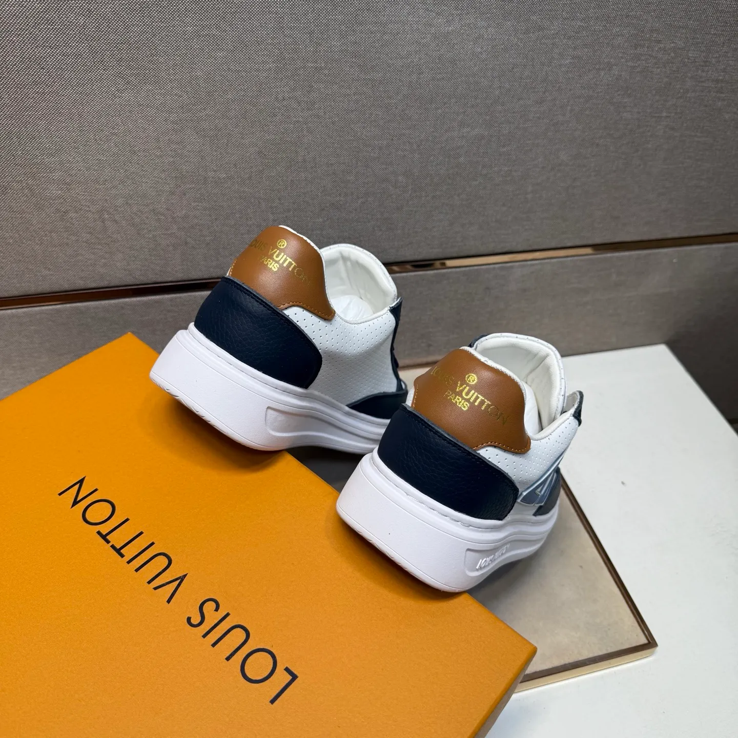 ⬛️Men's shoes 💰p420 [LV～] Men's casual shoes 2025z cabinet sales simultaneously 🔶Size: 38-44 #️⃣ 🔷6 colors🔜The upper is made of multi-material splicing ➕Genuine leather lining, comfortable and breathable, sole: original comfortable and wear-resistant outsole, ⚠️Real thing📱Photographed🎬The real thing is better📢📢📢